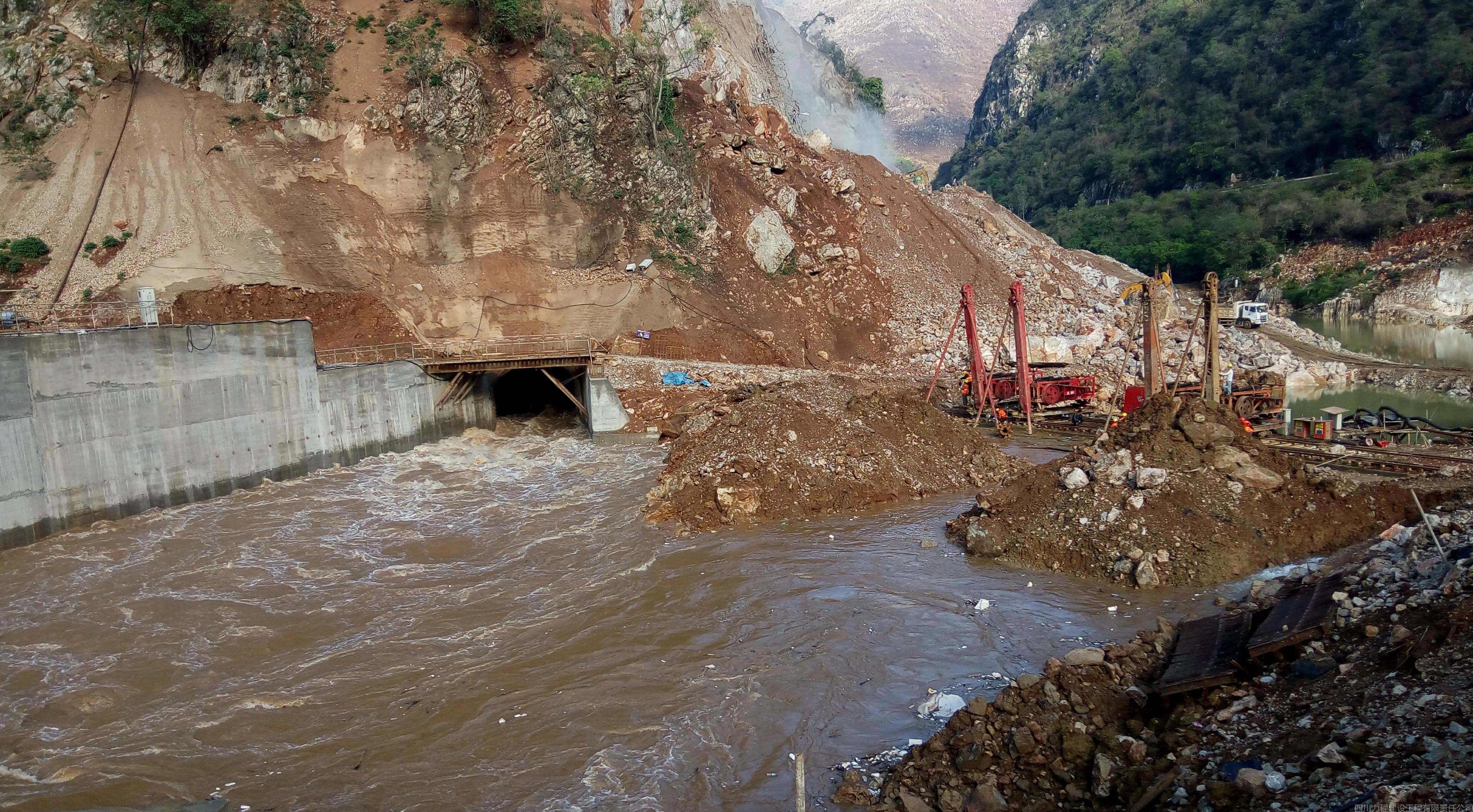 龙潭水电站大坝基础处理及防渗墙工程